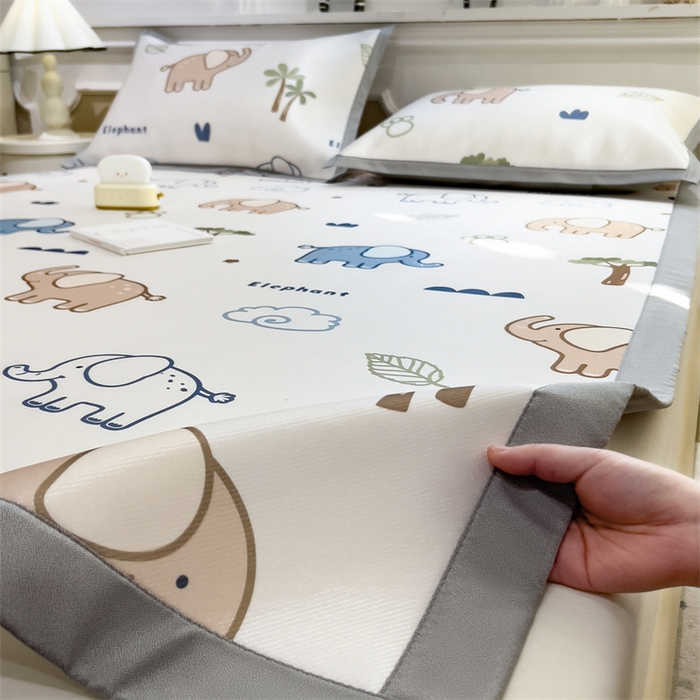 91家纺网 家纺一手货源 找家纺 布凡家居 2026新款卡通冰丝印花凉席 萌象乐园