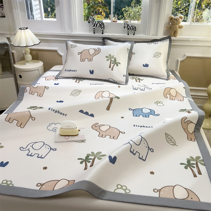 91家纺网 家纺一手货源 找家纺 布凡家居 2026新款卡通冰丝印花凉席 萌象乐园