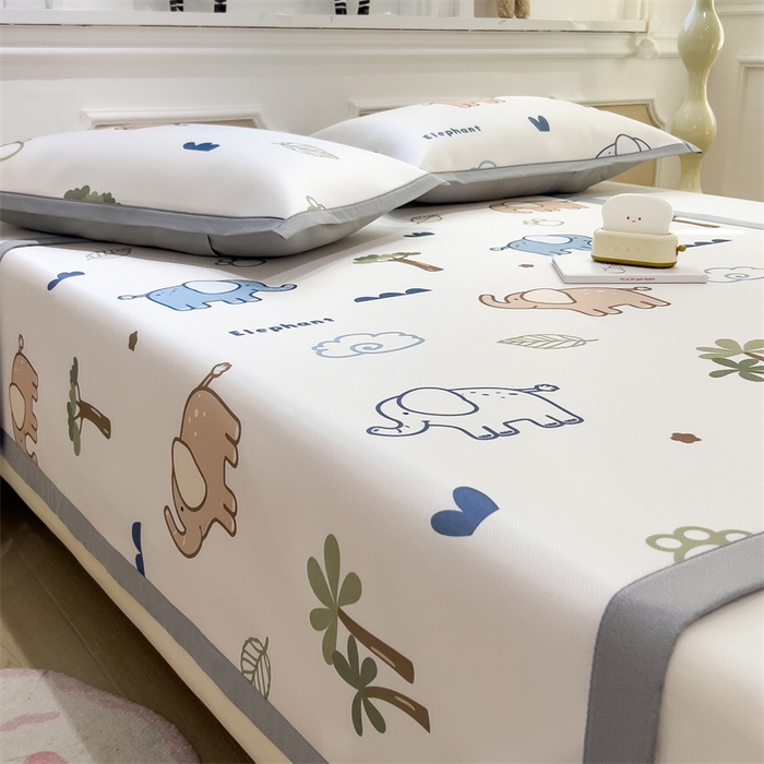 91家纺网 家纺一手货源 找家纺 布凡家居 2026新款卡通冰丝印花凉席 萌象乐园