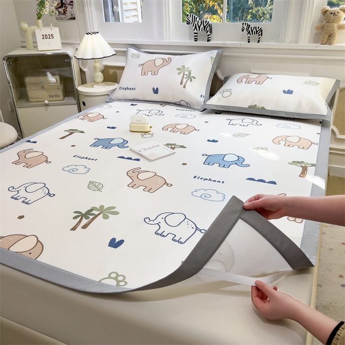 91家纺网 家纺一手货源 找家纺 布凡家居 2026新款卡通冰丝印花凉席 萌象乐园