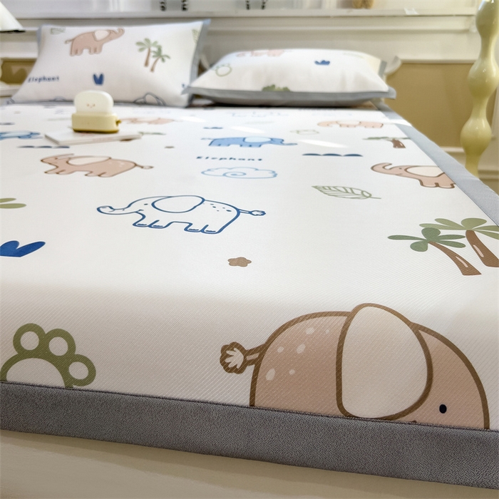 91家纺网 家纺一手货源 找家纺 布凡家居 2026新款卡通冰丝印花凉席 萌象乐园