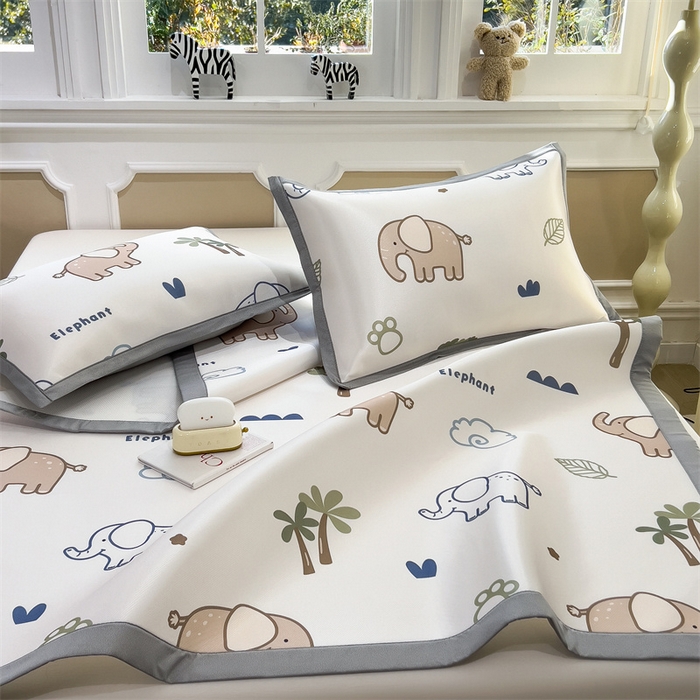 91家纺网 家纺一手货源 找家纺 布凡家居 2026新款卡通冰丝印花凉席 萌象乐园