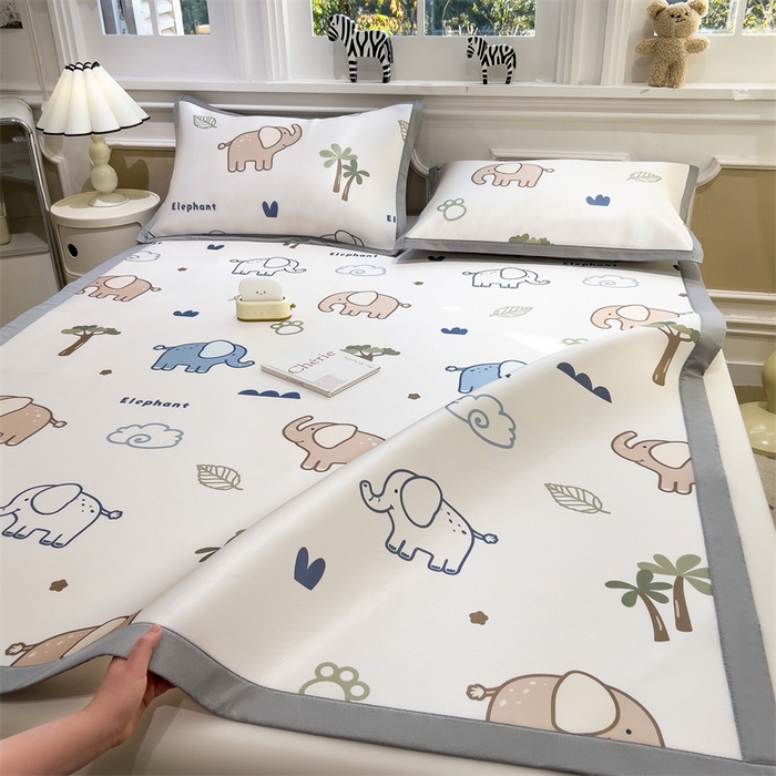 91家纺网 家纺一手货源 找家纺 布凡家居 2026新款卡通冰丝印花凉席 萌象乐园