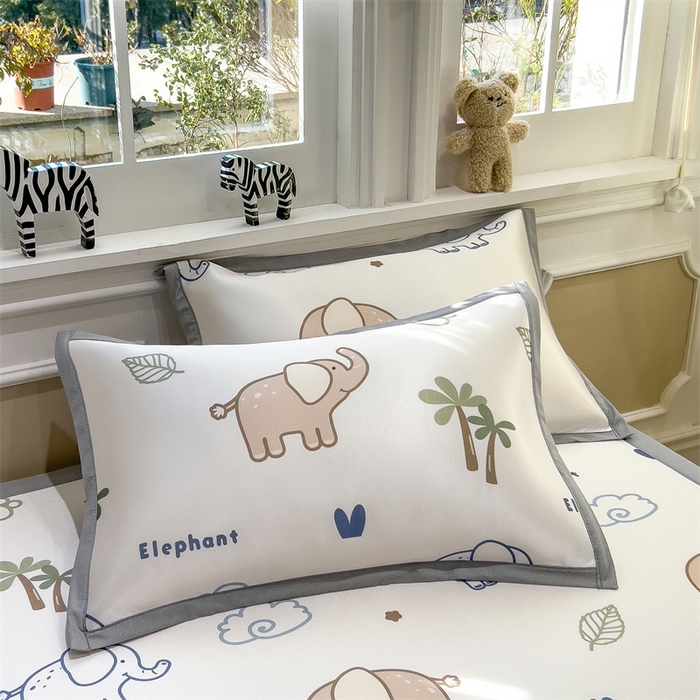 91家纺网 家纺一手货源 找家纺 布凡家居 2026新款卡通冰丝印花凉席 萌象乐园