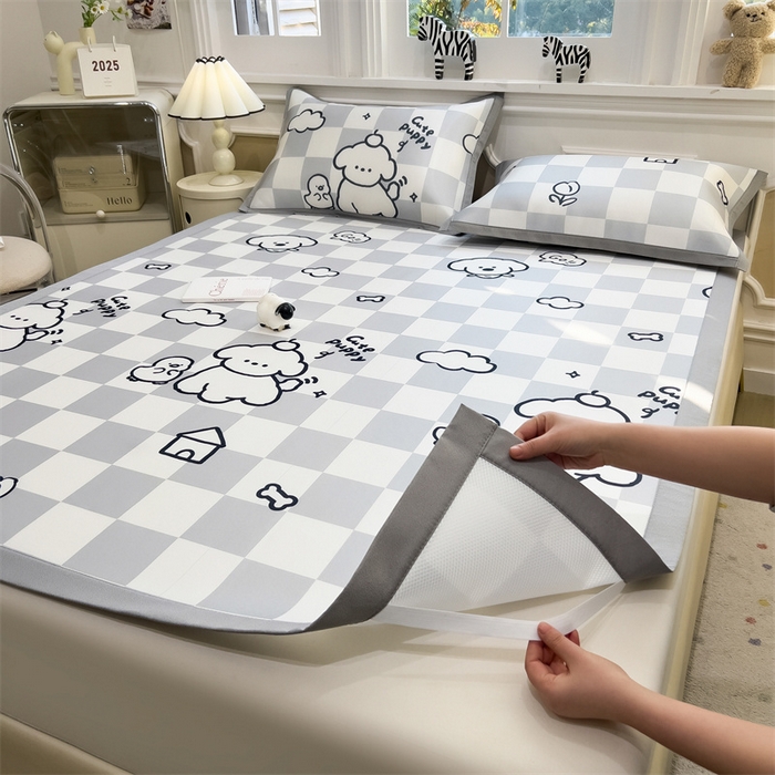 91家纺网 家纺一手货源 找家纺 布凡家居 2026新款卡通冰丝印花凉席 素格萌犬