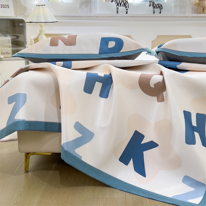 91家纺网 家纺一手货源 找家纺 布凡家居 2026新款卡通冰丝印花凉席 素色字母