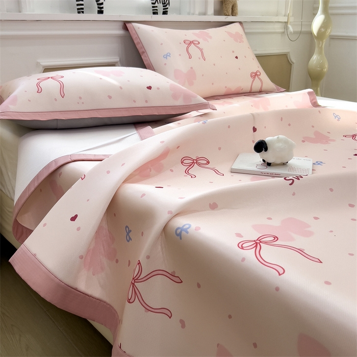 91家纺网 家纺一手货源 找家纺 布凡家居 2026新款卡通冰丝印花凉席 甜梦蝴蝶结