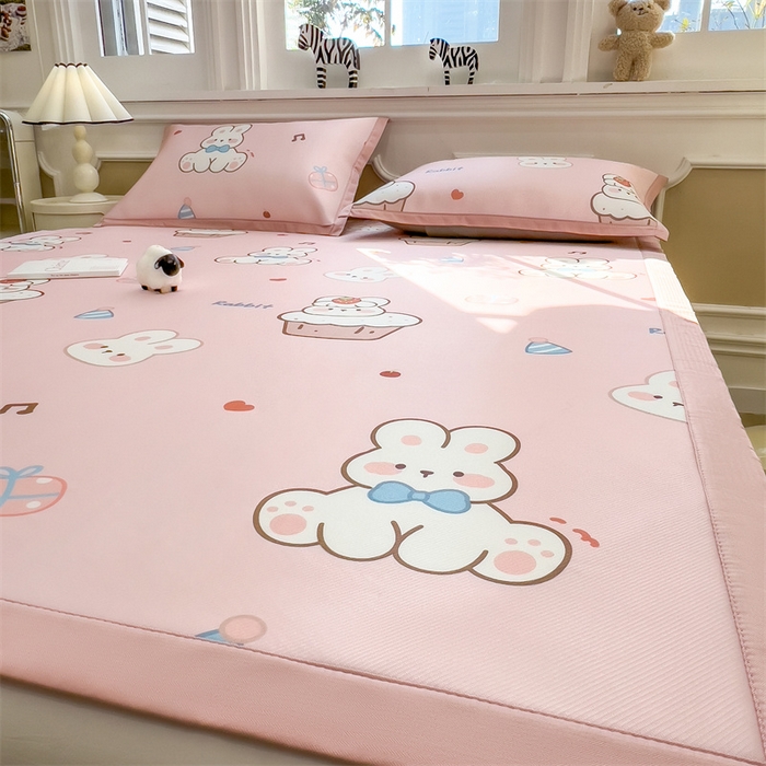 91家纺网 家纺一手货源 找家纺 布凡家居 2026新款卡通冰丝印花凉席 幸福小兔