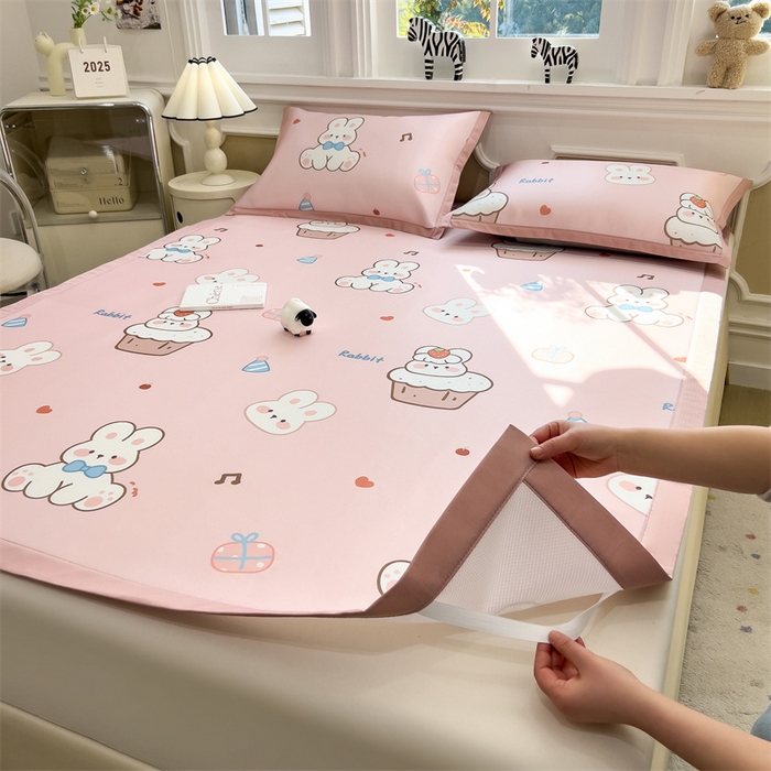 91家纺网 家纺一手货源 找家纺 布凡家居 2026新款卡通冰丝印花凉席 幸福小兔