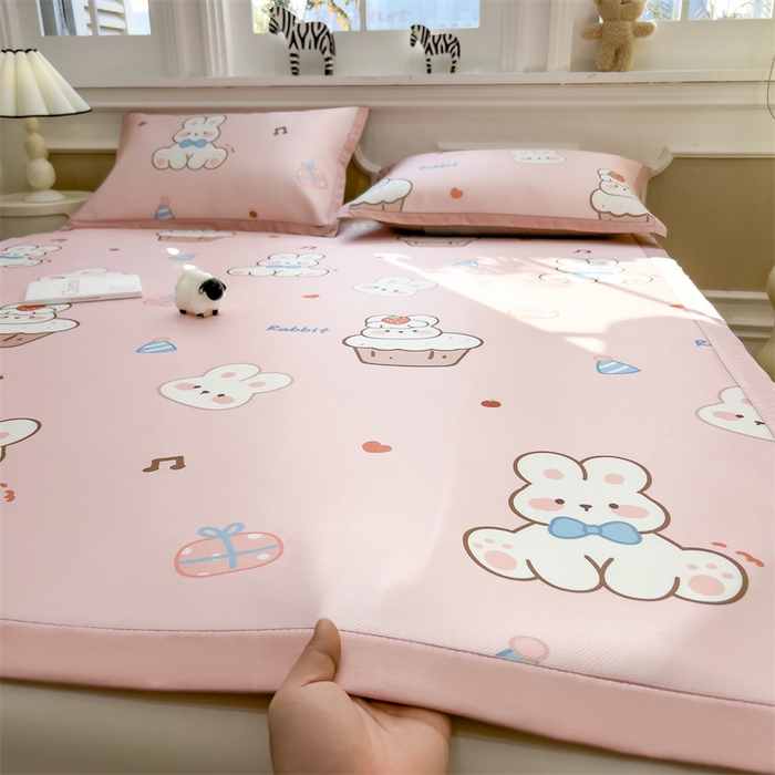 91家纺网 家纺一手货源 找家纺 布凡家居 2026新款卡通冰丝印花凉席 幸福小兔