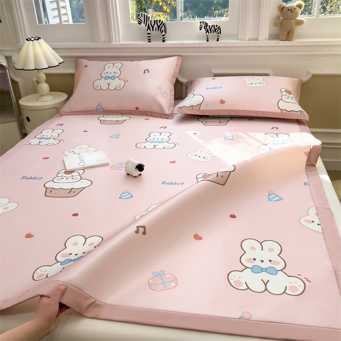 91家纺网 家纺一手货源 找家纺 布凡家居 2026新款卡通冰丝印花凉席 幸福小兔