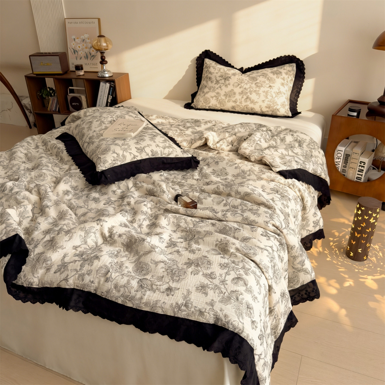 91家纺网 家纺一手货源 找家纺 兄弟坊 2026新款A类美拉德全棉韩版皱皱纱花边大豆夏被夏凉被空调被午睡被 皱皱纱花边款-墨花织梦