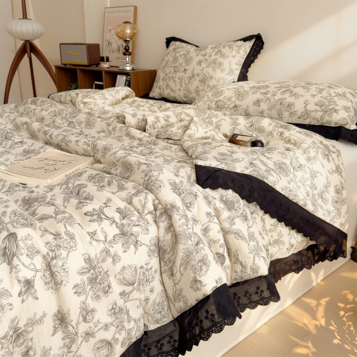 91家纺网 家纺一手货源 找家纺 兄弟坊 2026新款A类美拉德全棉韩版皱皱纱花边大豆夏被夏凉被空调被午睡被 皱皱纱花边款-墨花织梦