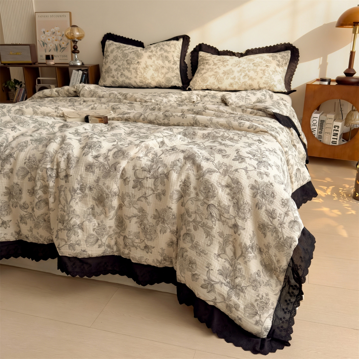 91家纺网 家纺一手货源 找家纺 兄弟坊 2026新款A类美拉德全棉韩版皱皱纱花边大豆夏被夏凉被空调被午睡被 皱皱纱花边款-墨花织梦