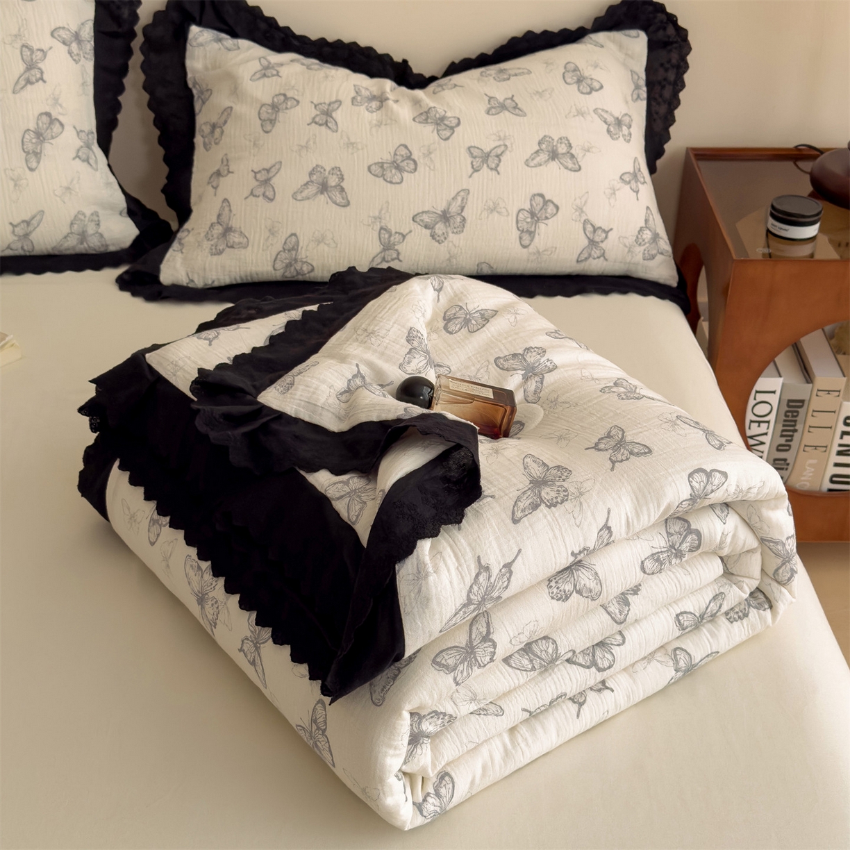 91家纺网 家纺一手货源 找家纺 兄弟坊 2026新款A类美拉德全棉韩版皱皱纱花边大豆夏被夏凉被空调被午睡被 皱皱纱花边款-梦幻蝴蝶