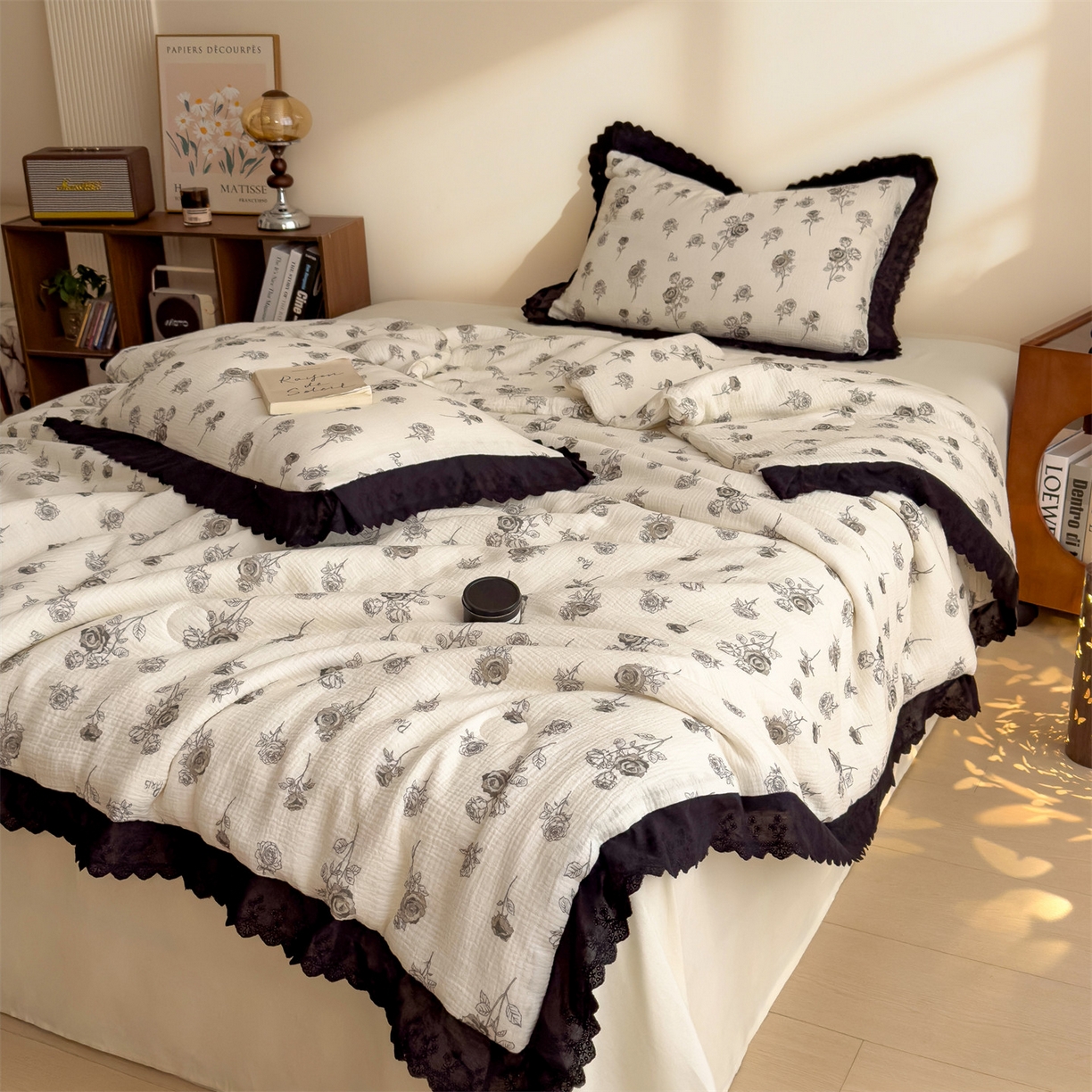 91家纺网 家纺一手货源 找家纺 兄弟坊 2026新款A类美拉德全棉韩版皱皱纱花边大豆夏被夏凉被空调被午睡被 皱皱纱花边款-甜静花园