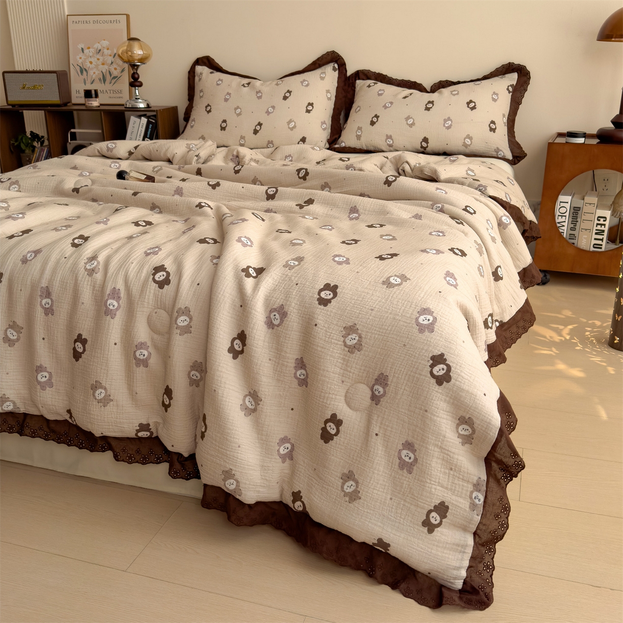 91家纺网 家纺一手货源 找家纺 兄弟坊 2026新款A类美拉德全棉韩版皱皱纱花边大豆夏被夏凉被空调被午睡被 皱皱纱花边款-布娃娃