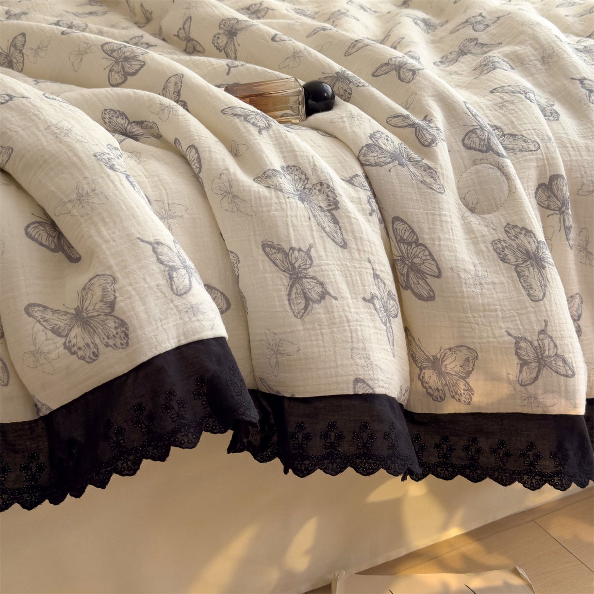 91家纺网 家纺一手货源 找家纺 兄弟坊 2026新款A类美拉德全棉韩版皱皱纱花边大豆夏被夏凉被空调被午睡被 皱皱纱花边款-梦幻蝴蝶