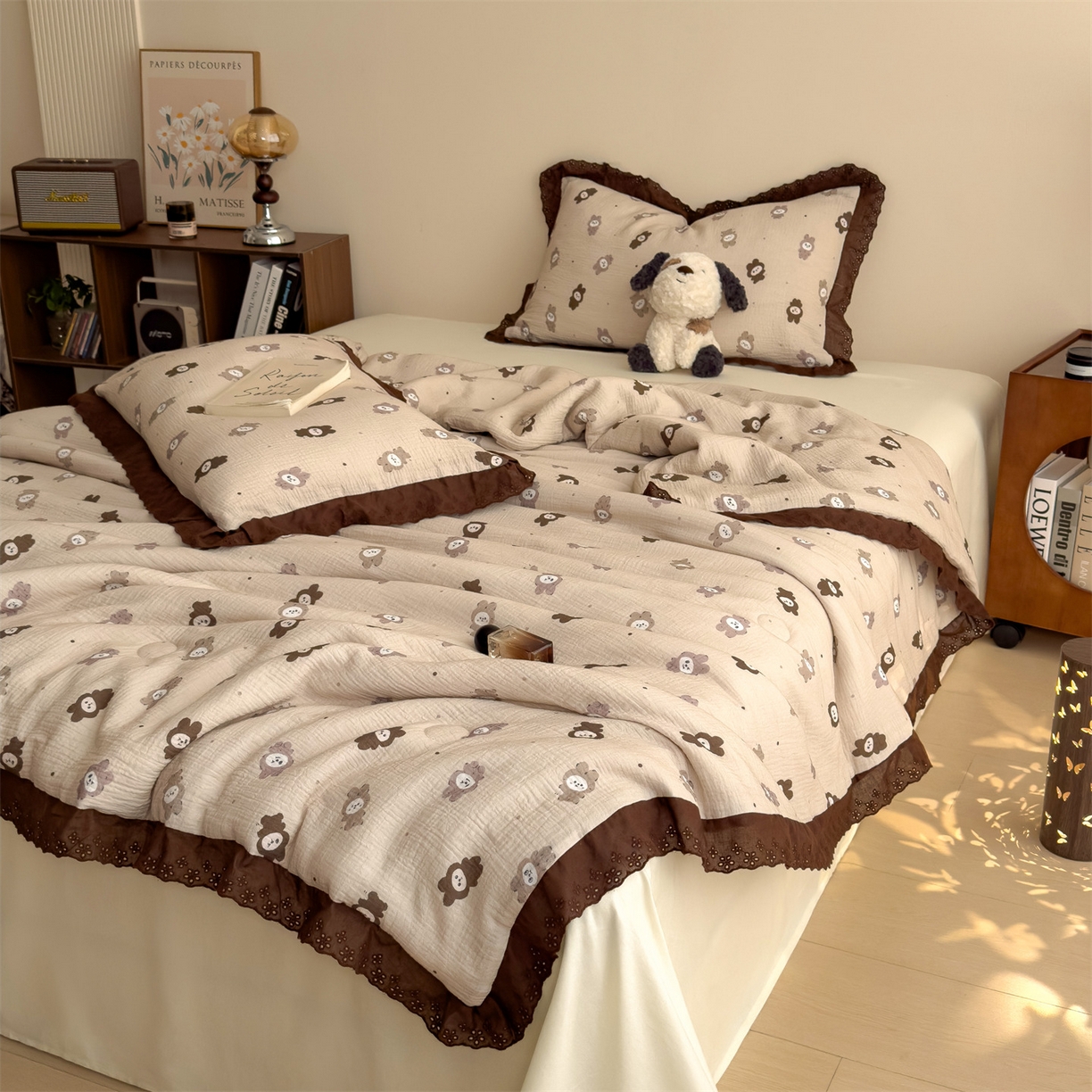 91家纺网 家纺一手货源 找家纺 兄弟坊 2026新款A类美拉德全棉韩版皱皱纱花边大豆夏被夏凉被空调被午睡被 皱皱纱花边款-布娃娃