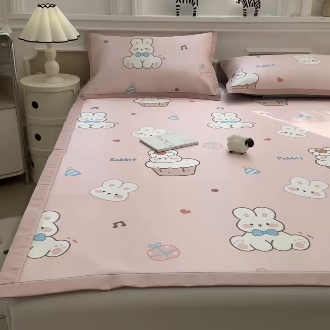 91家纺网 家纺一手货源 找家纺 布凡家居 2026新款卡通冰丝印花凉席 幸福小兔