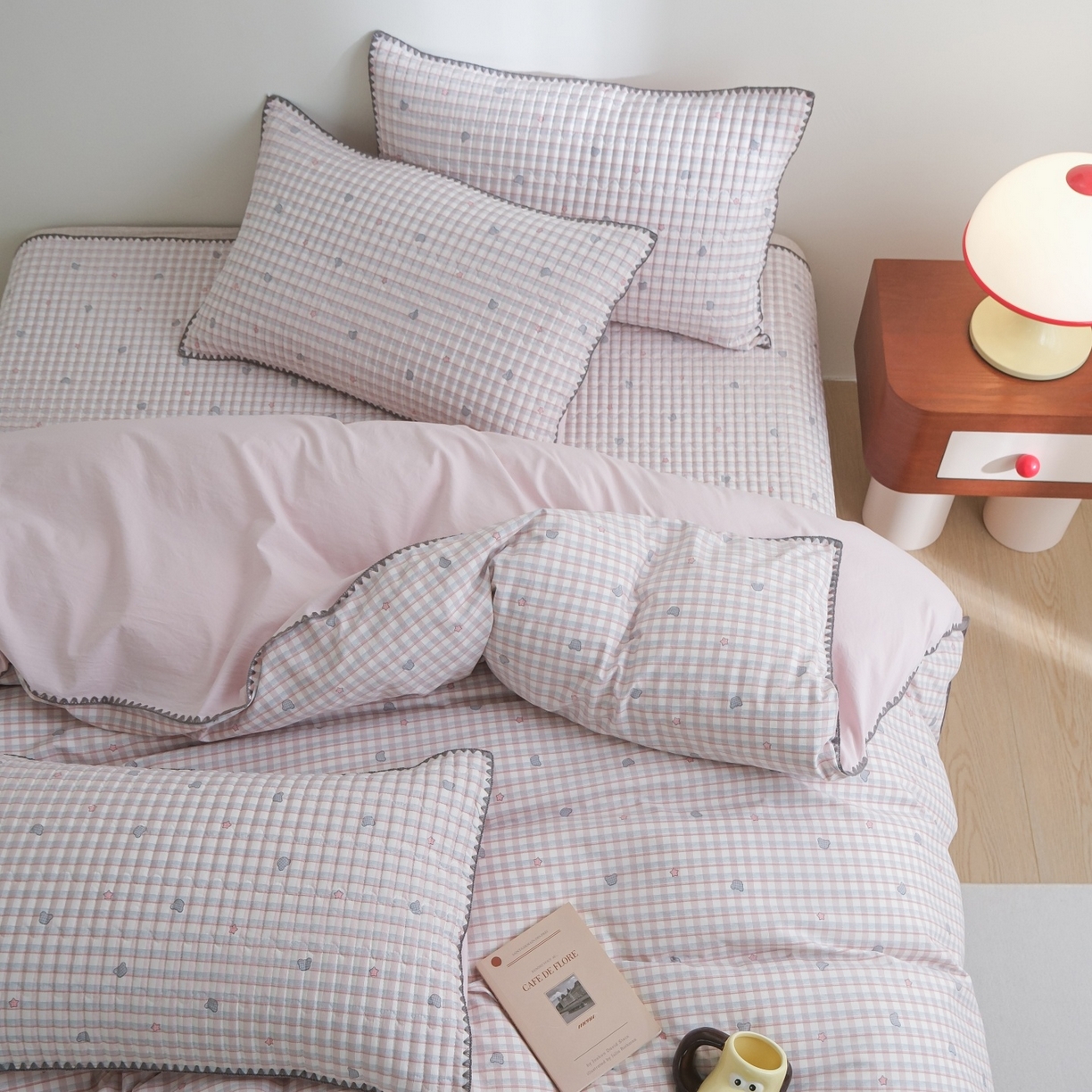 91家纺网 家纺一手货源 找家纺 庭笙 2026新款卡通贝壳针两面可用夹棉床盖床盖四件套 安格熊-粉