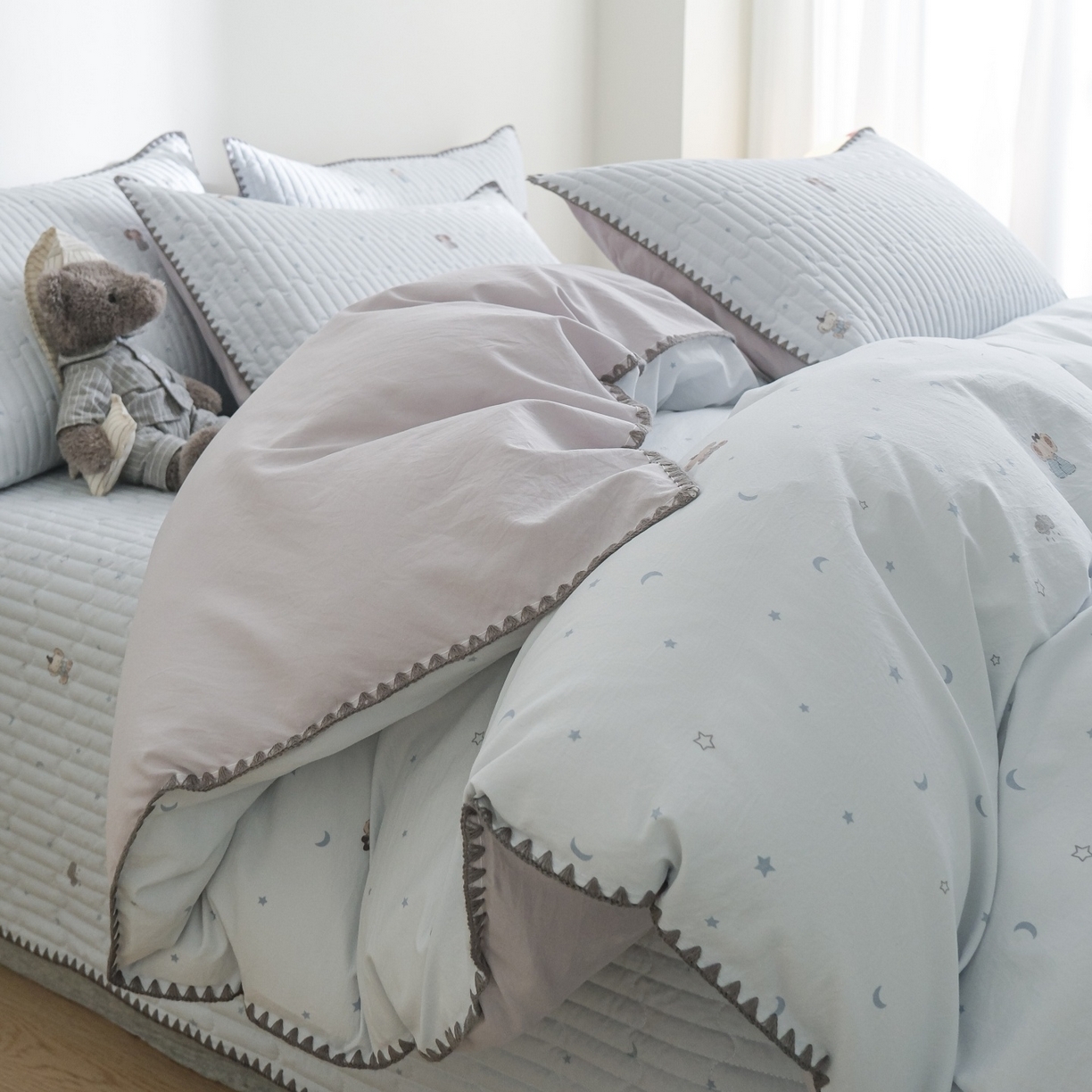 91家纺网 家纺一手货源 找家纺 庭笙 2026新款卡通贝壳针两面可用夹棉床盖床盖四件套 暖小象-兰