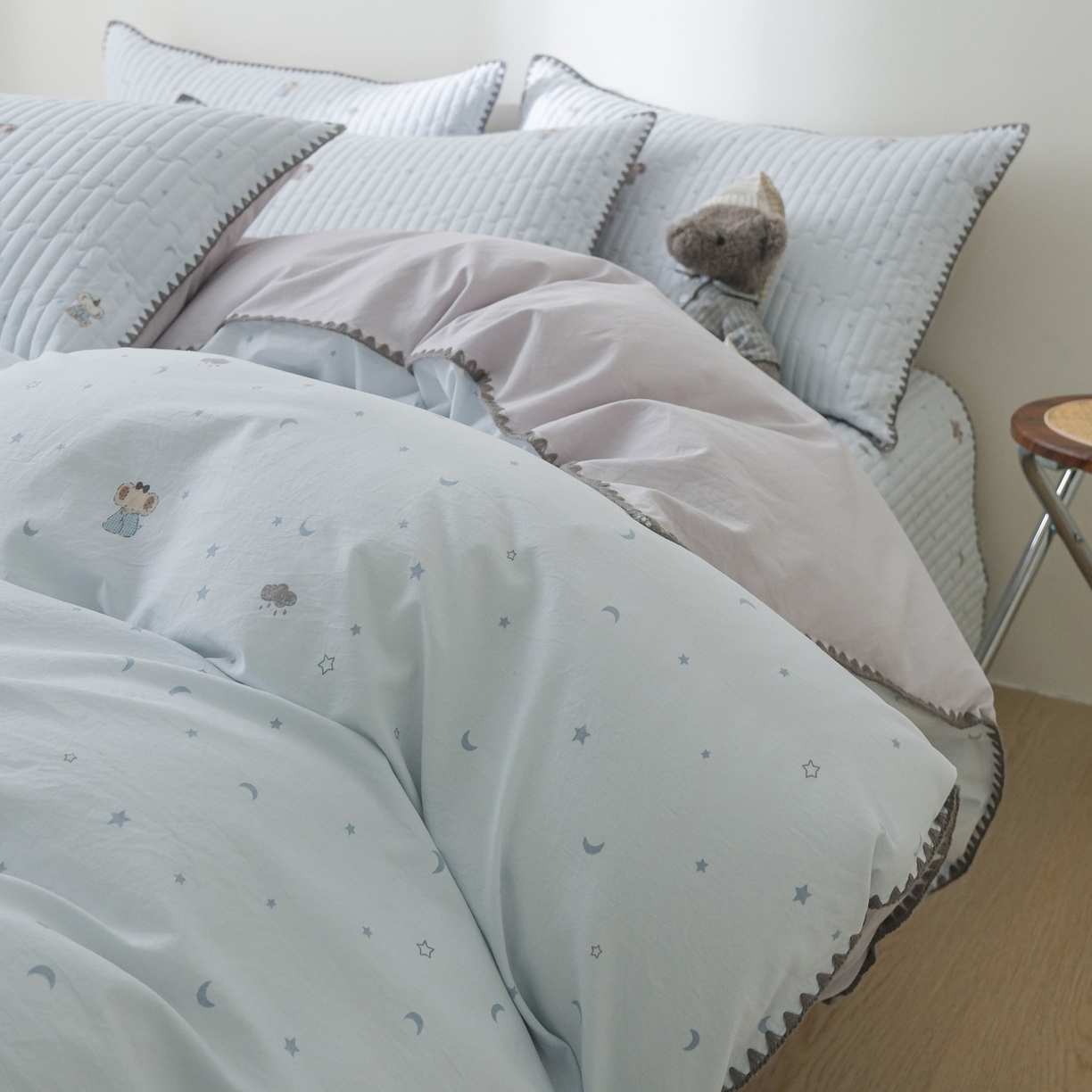 91家纺网 家纺一手货源 找家纺 庭笙 2026新款卡通贝壳针两面可用夹棉床盖床盖四件套 暖小象-兰