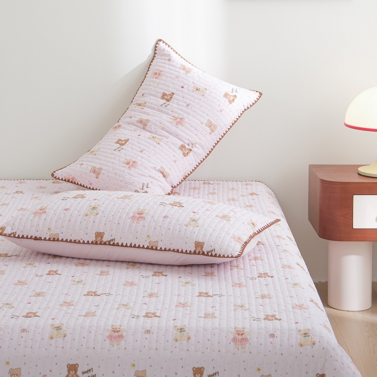 91家纺网 家纺一手货源 找家纺 庭笙 2026新款卡通贝壳针两面可用夹棉床盖床盖四件套 乐乐熊-粉