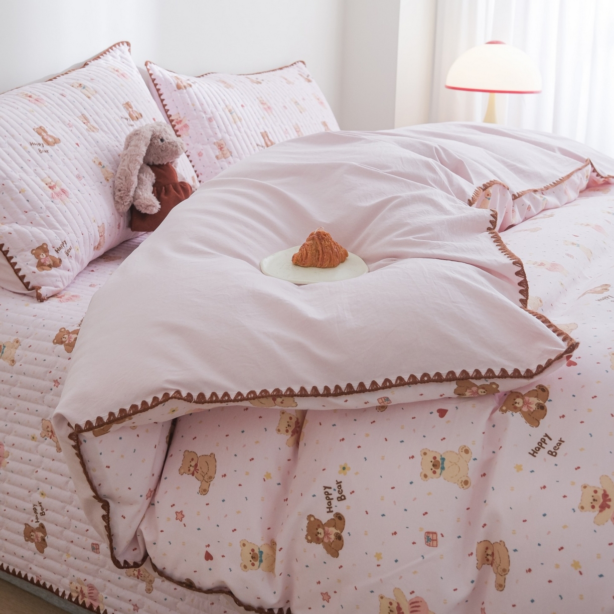 91家纺网 家纺一手货源 找家纺 庭笙 2026新款卡通贝壳针两面可用夹棉床盖床盖四件套 乐乐熊-粉