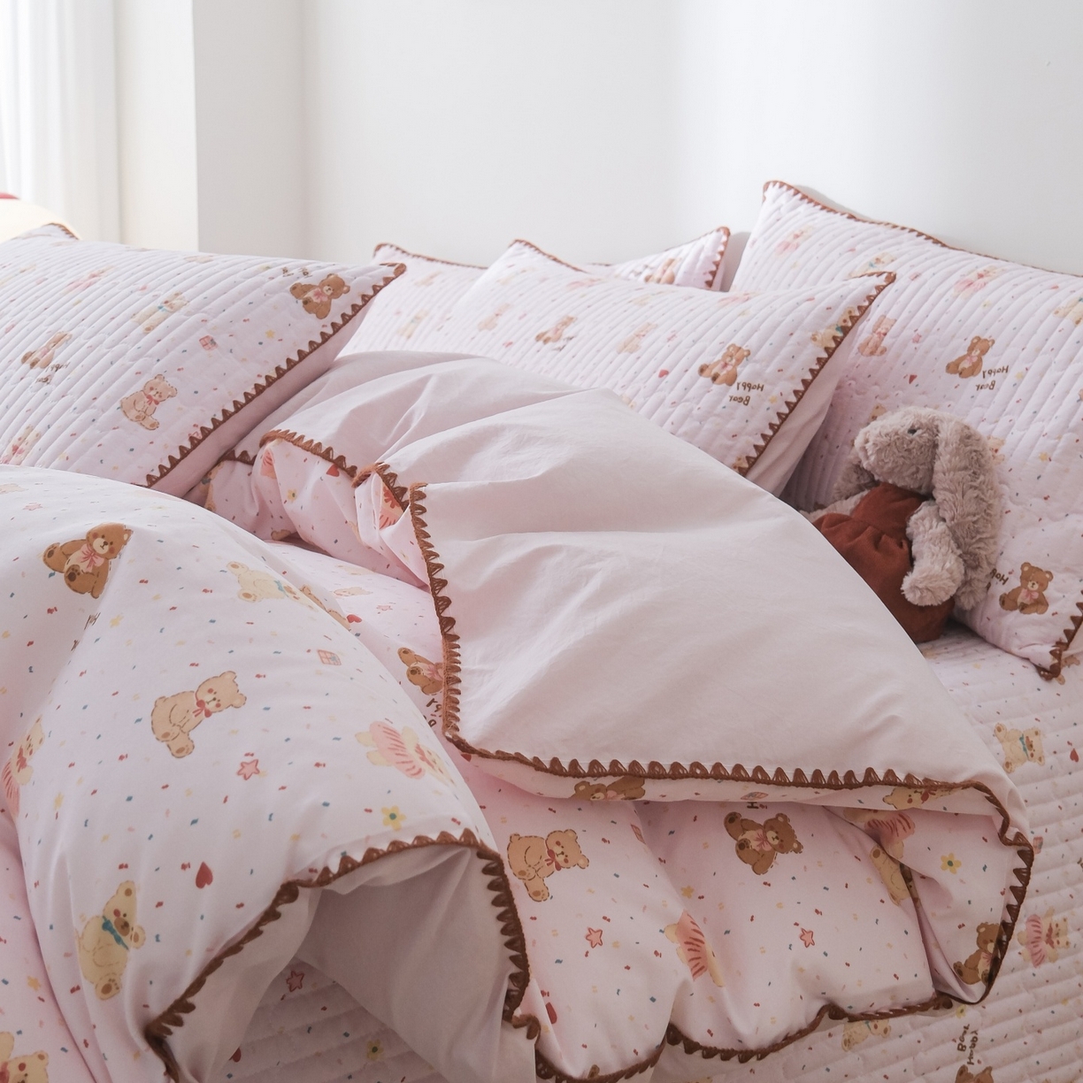 91家纺网 家纺一手货源 找家纺 庭笙 2026新款卡通贝壳针两面可用夹棉床盖床盖四件套 乐乐熊-粉