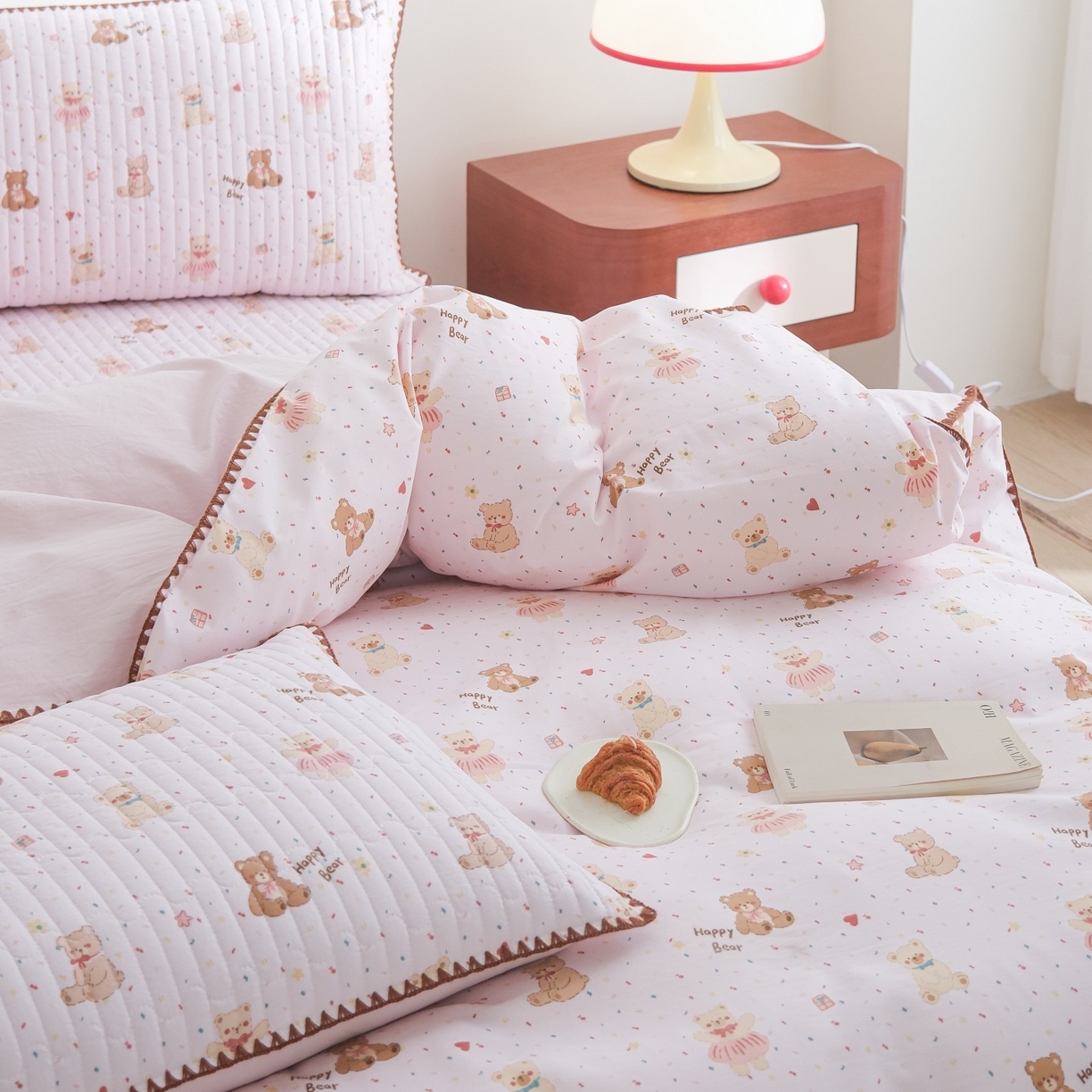 91家纺网 家纺一手货源 找家纺 庭笙 2026新款卡通贝壳针两面可用夹棉床盖床盖四件套 乐乐熊-粉
