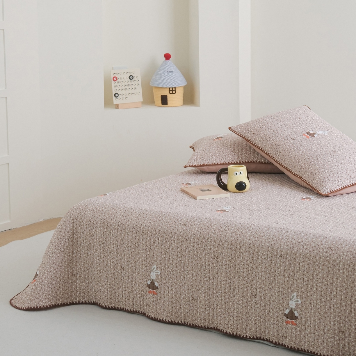 91家纺网 家纺一手货源 找家纺 庭笙 2026新款卡通贝壳针两面可用夹棉床盖床盖四件套 菲菲兔-咖