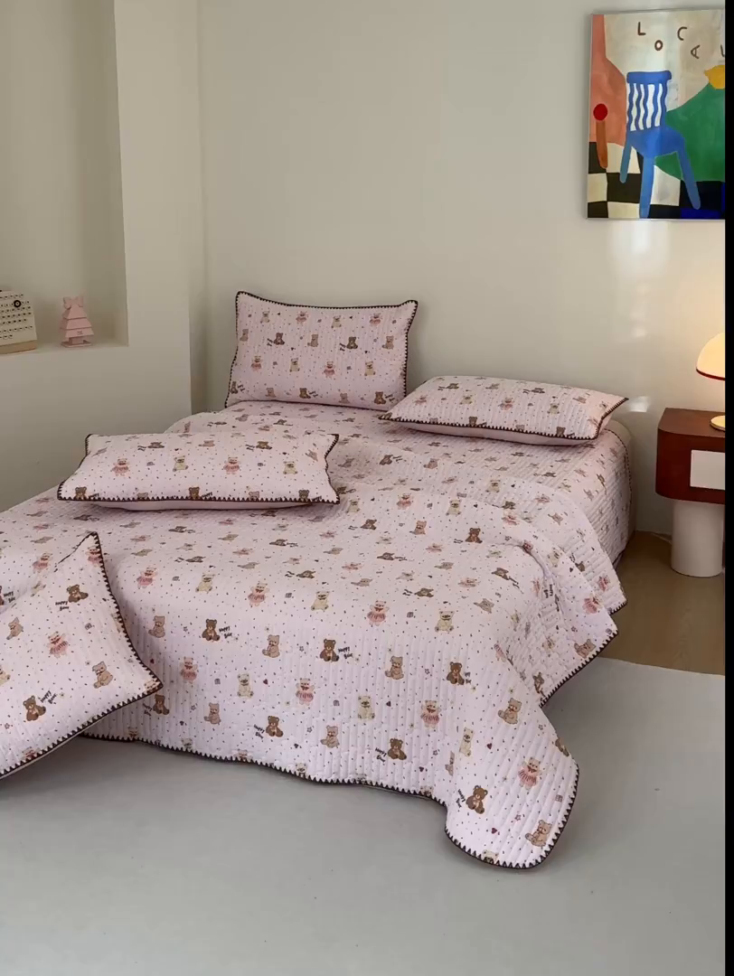 91家纺网 家纺一手货源 找家纺 庭笙 2026新款卡通贝壳针两面可用夹棉床盖床盖四件套 乐乐熊-粉