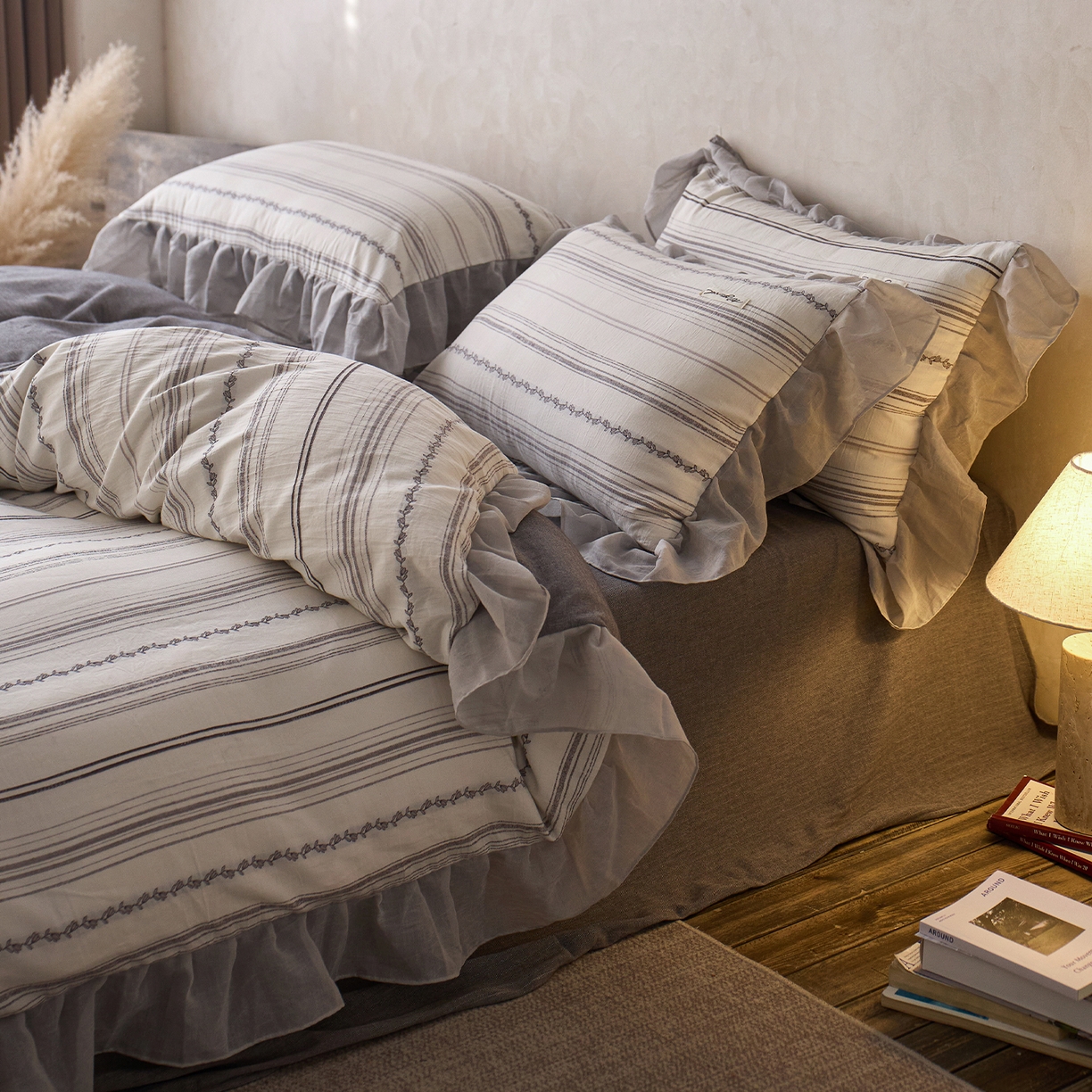 91家纺网 家纺一手货源 找家纺 （总）蓝邻家纺 2026新款全棉60s色织剪花花边四件套系列