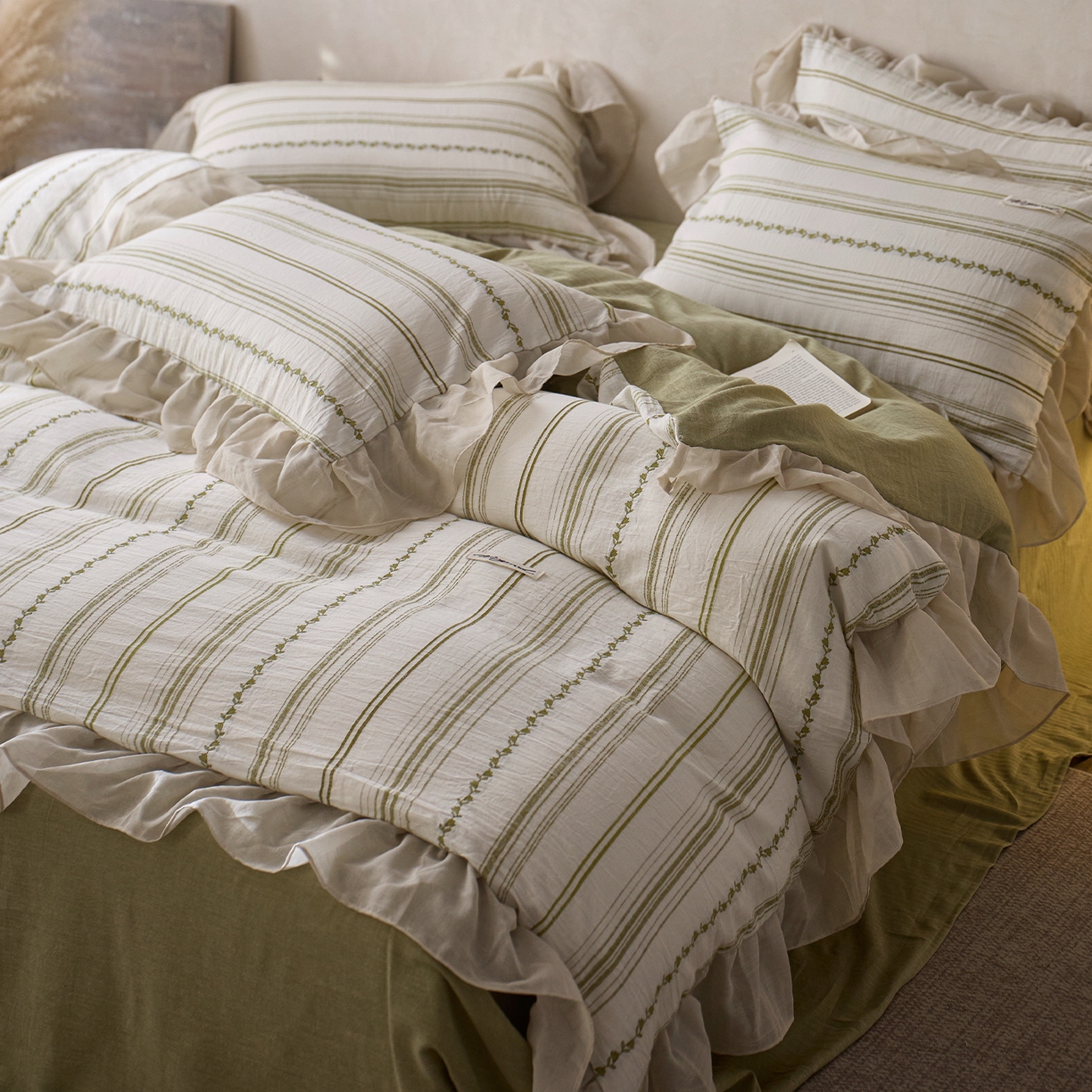 91家纺网 家纺一手货源 找家纺 （总）蓝邻家纺 2026新款全棉60s色织剪花花边四件套系列