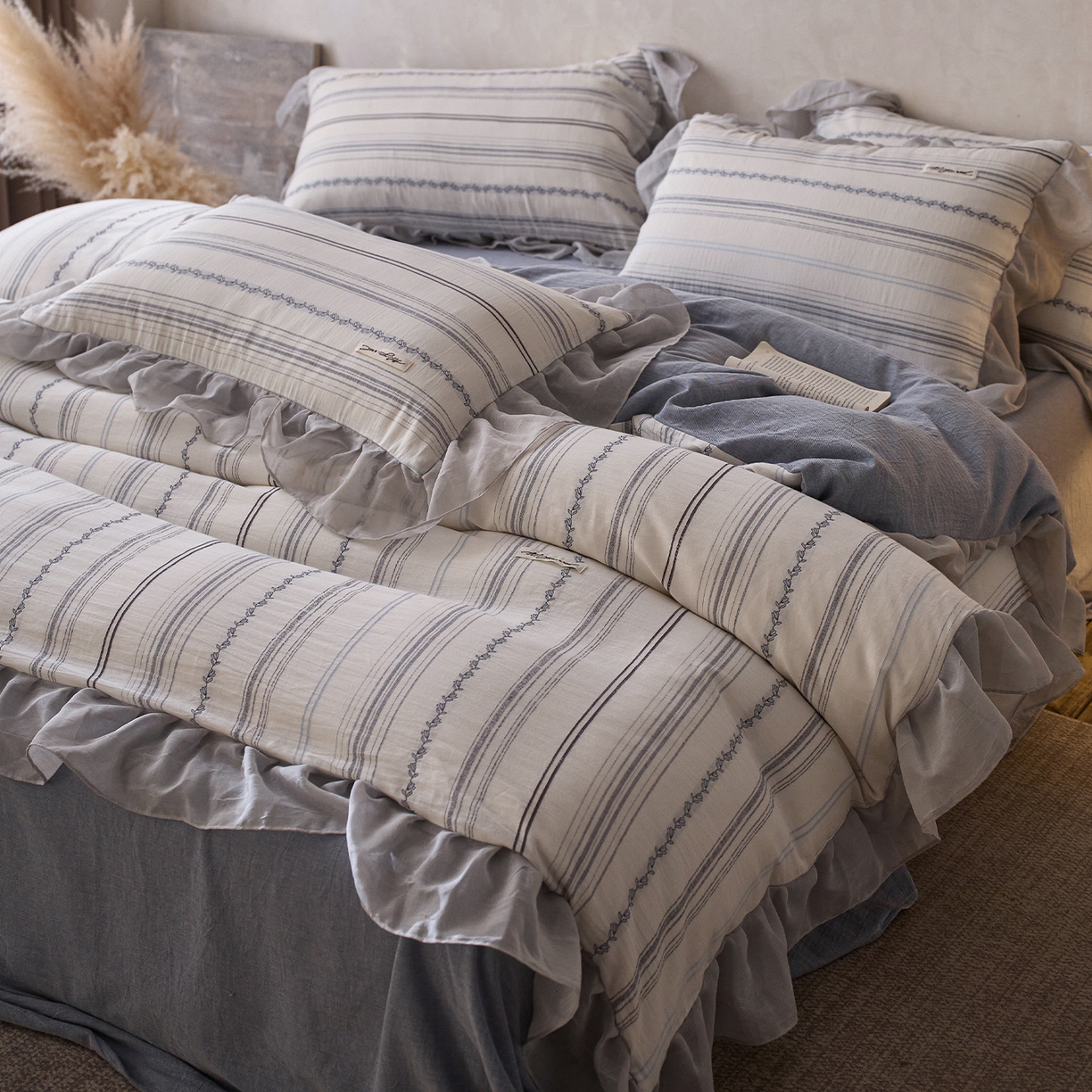 91家纺网 家纺一手货源 找家纺 （总）蓝邻家纺 2026新款全棉60s色织剪花花边四件套系列