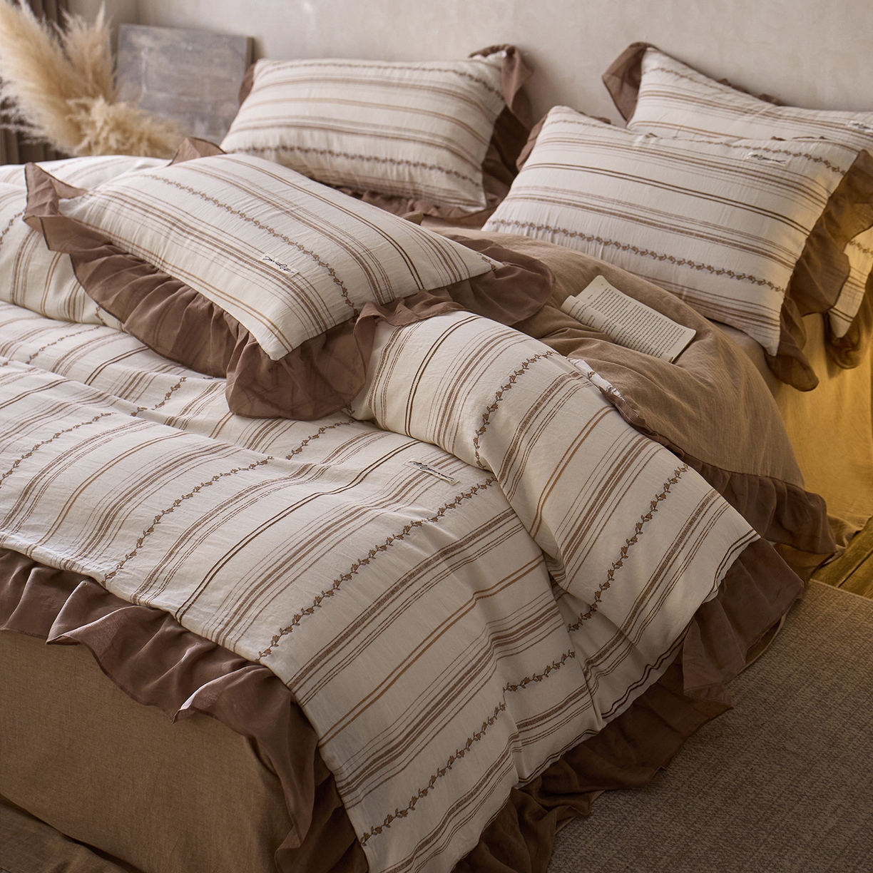 91家纺网 家纺一手货源 找家纺 （总）蓝邻家纺 2026新款全棉60s色织剪花花边四件套系列