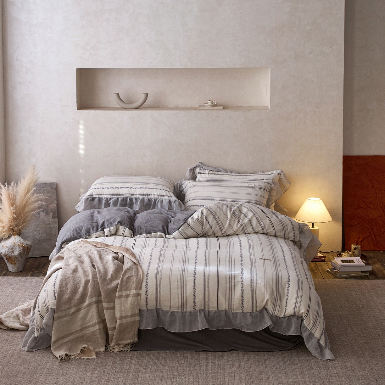 91家纺网 家纺一手货源 找家纺 （总）蓝邻家纺 2026新款全棉60s色织剪花花边四件套系列