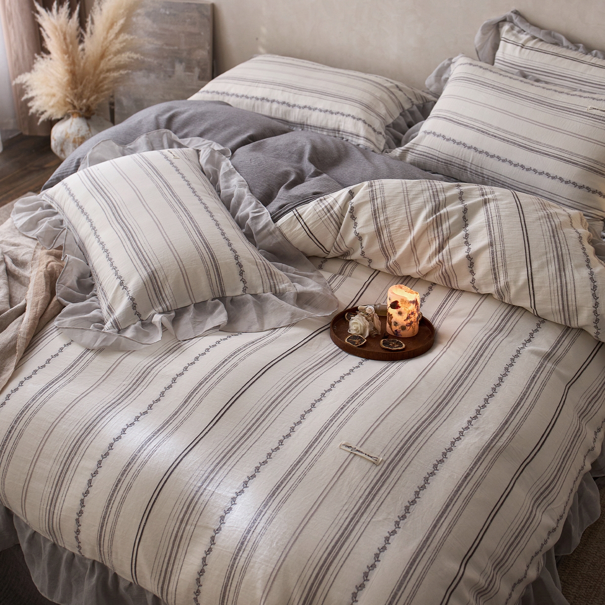 91家纺网 家纺一手货源 找家纺 （总）蓝邻家纺 2026新款全棉60s色织剪花花边四件套系列