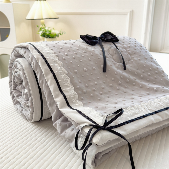 91家纺网 家纺一手货源 找家纺 布凡家居 2026新款四层纱按摩豆豆被泡泡夏被子被芯 蝴蝶结-浅灰