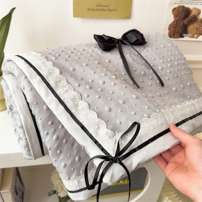 91家纺网 家纺一手货源 找家纺 布凡家居 2026新款四层纱按摩豆豆被泡泡夏被子被芯 蝴蝶结-浅灰