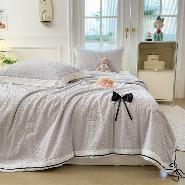 91家纺网 家纺一手货源 找家纺 布凡家居 2026新款四层纱按摩豆豆被泡泡夏被子被芯 蝴蝶结-浅灰