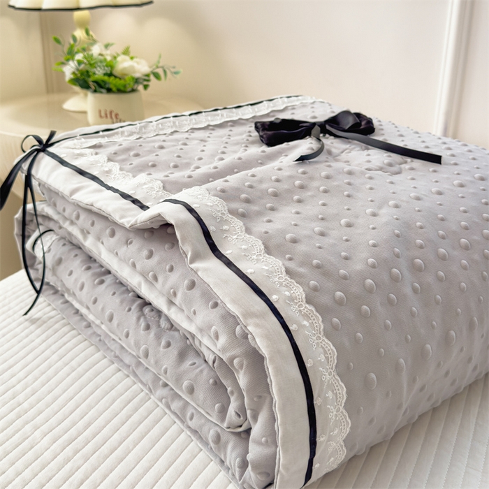 91家纺网 家纺一手货源 找家纺 布凡家居 2026新款四层纱按摩豆豆被泡泡夏被子被芯 蝴蝶结-浅灰