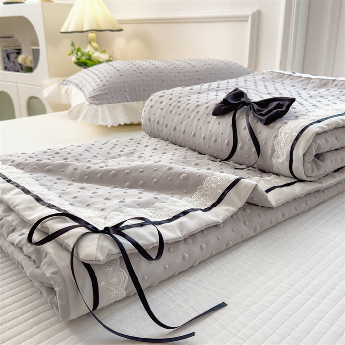 91家纺网 家纺一手货源 找家纺 布凡家居 2026新款四层纱按摩豆豆被泡泡夏被子被芯 蝴蝶结-浅灰