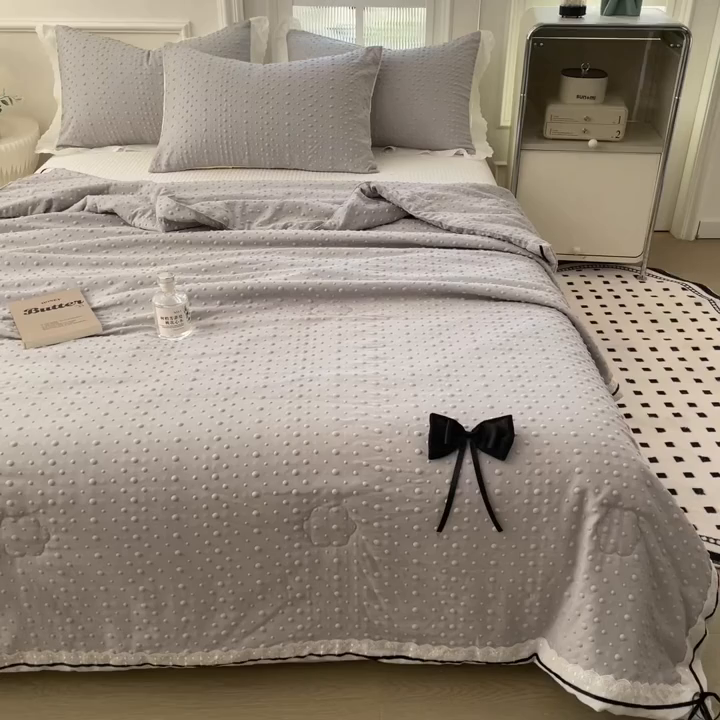 91家纺网 家纺一手货源 找家纺 布凡家居 2026新款四层纱按摩豆豆被泡泡夏被子被芯 蝴蝶结-浅灰