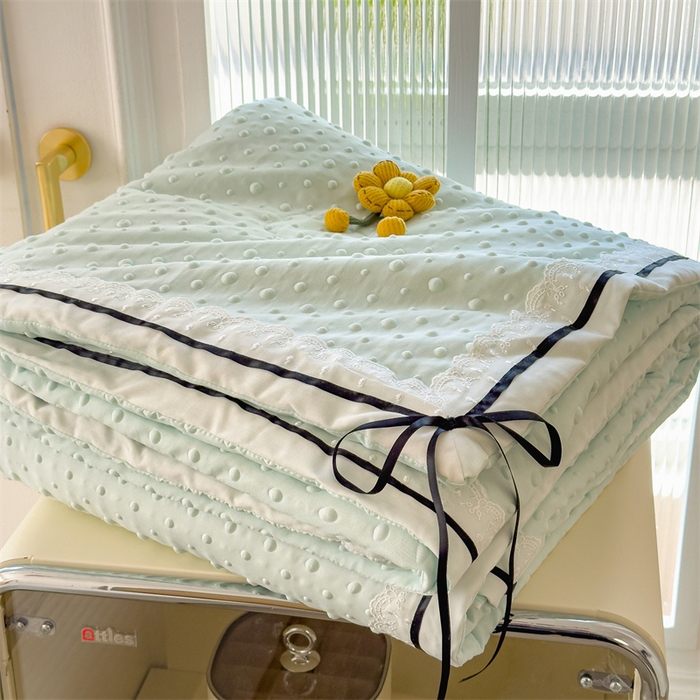 91家纺网 家纺一手货源 找家纺 布凡家居 2026新款四层纱按摩豆豆被泡泡夏被子被芯 小花-果绿