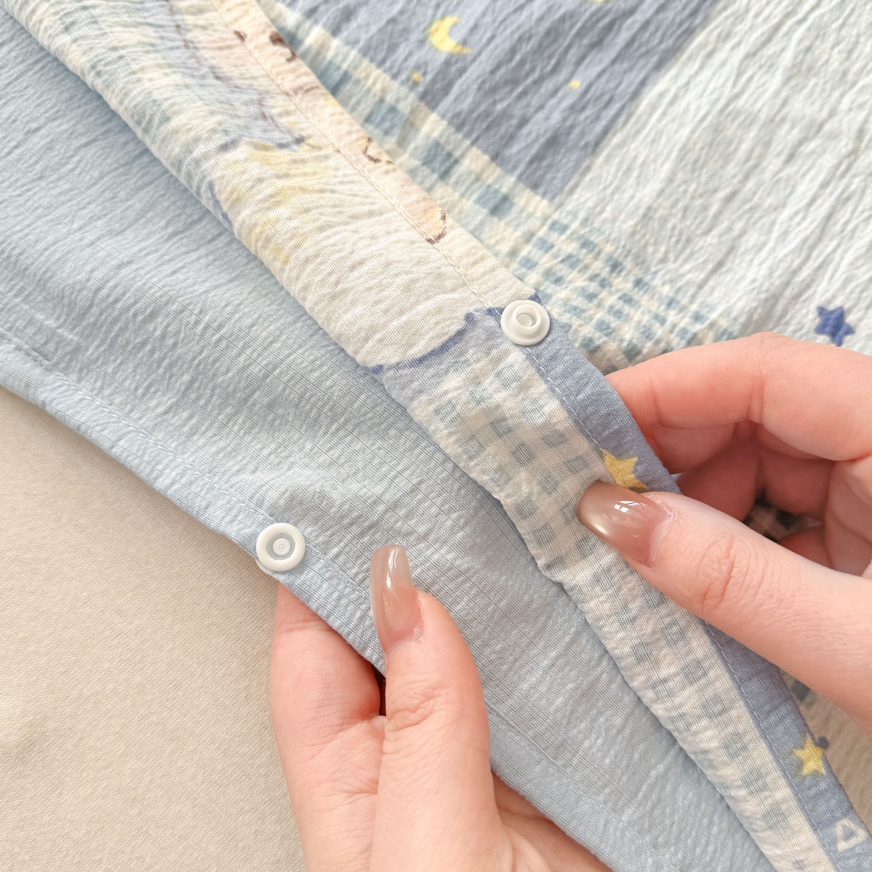 91家纺网 家纺一手货源 找家纺 Sweet dreams甜梦 2026新款A类皱皱双层纱小清新酒店一体式旅行睡袋 晚安小熊