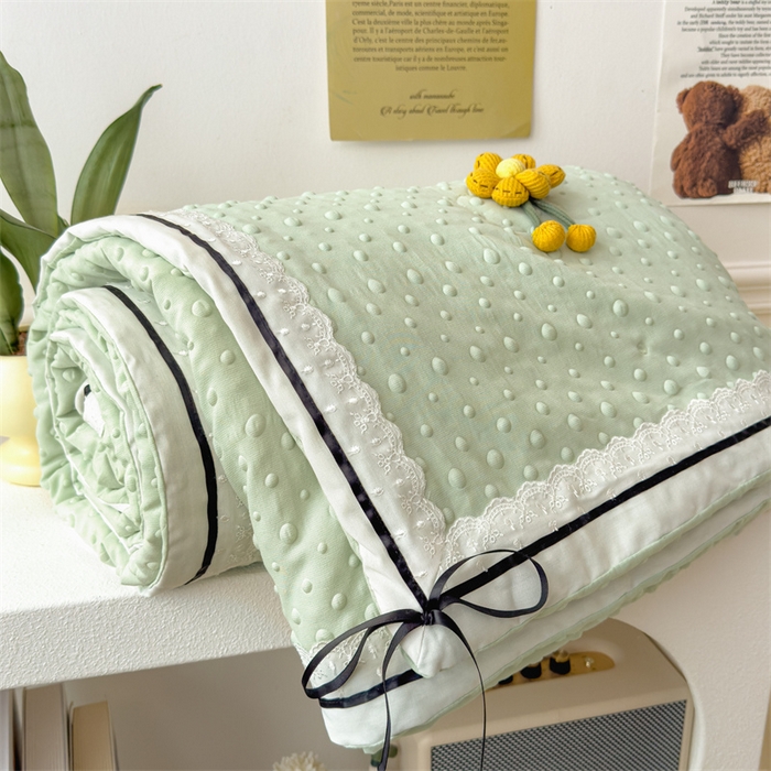 91家纺网 家纺一手货源 找家纺 布凡家居 2026新款四层纱按摩豆豆被泡泡夏被子被芯 小花-浅绿