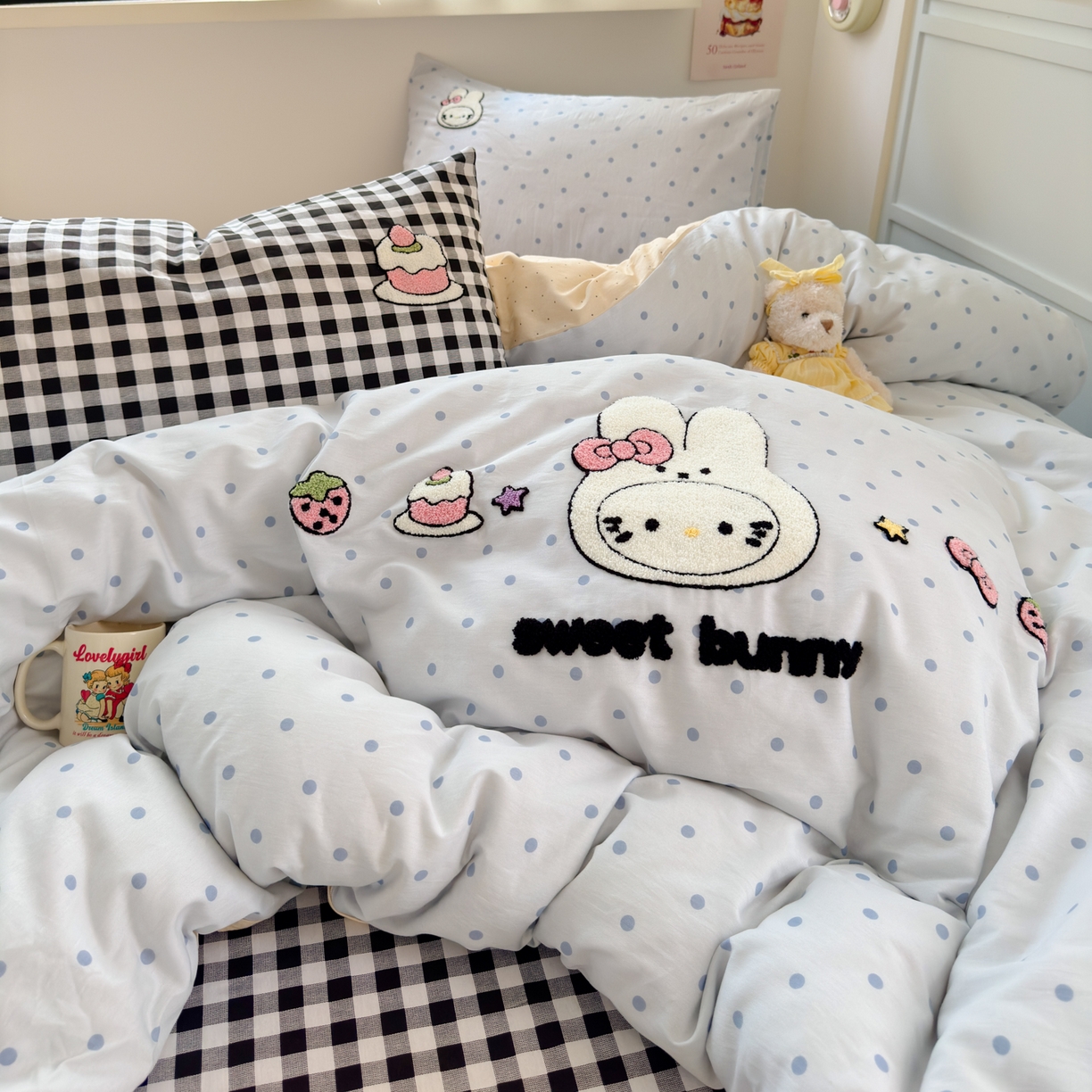 91家纺网 家纺一手货源 找家纺 云锦家居 2026新款13370纯棉毛巾绣呆萌系列四件套第一波 波点米菲兔