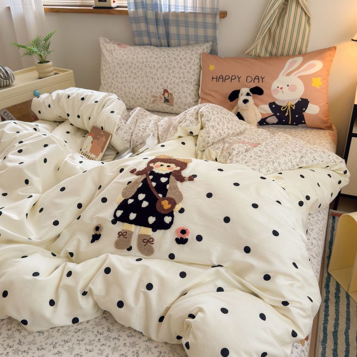 91家纺网 家纺一手货源 找家纺 云锦家居 2026新款13370纯棉毛巾绣呆萌系列四件套第一波 波点女孩